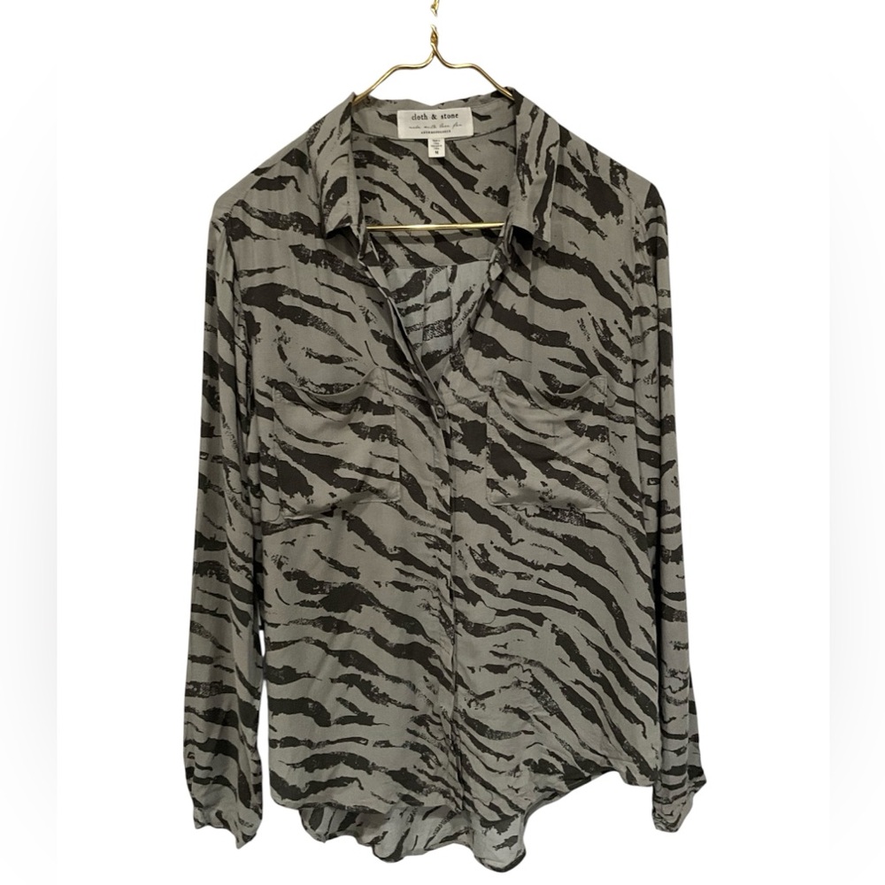 Anthropologie Cloth & Stone Gray Zebra Print Button Down Shirt